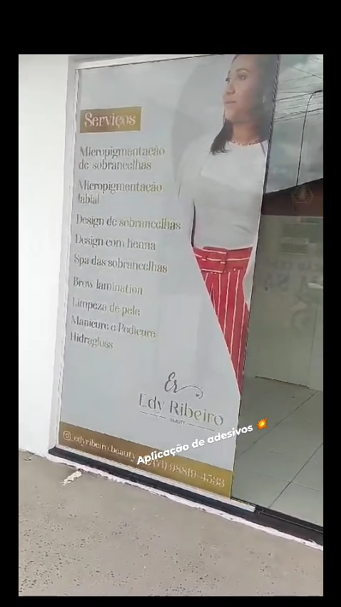 Adesivo e envelopamento em porta de loja